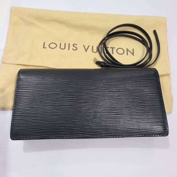Authentic Louis Vuitton Honfluer Epi Leather BLACK. Christmas SALE!! - Picture 3 of 13